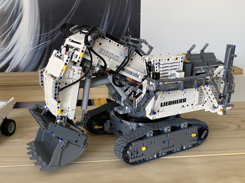 lego-liebherr-bagger-800-600